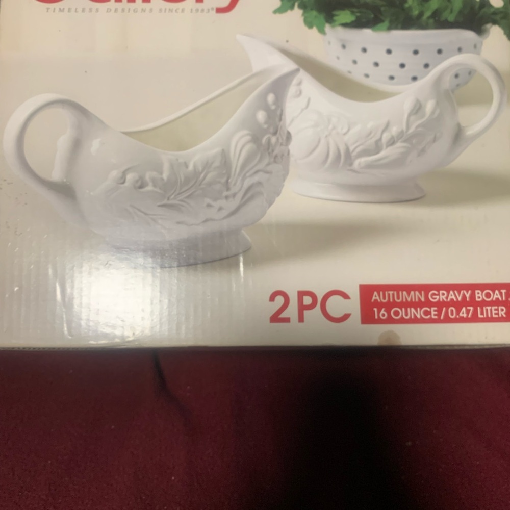 Gallery White Autumn Gravy Boat Set